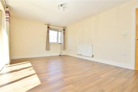 Sundeala Close, Sunbury-on-Thames, Surrey, TW16 photo 2