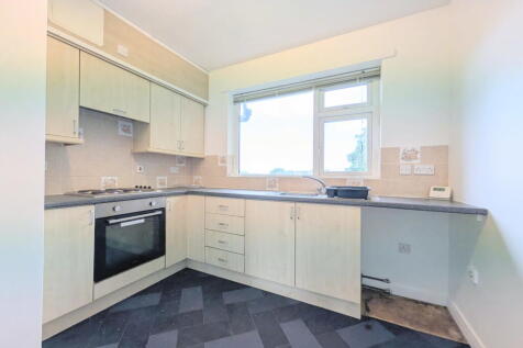 To Let - Warren Court, Westcliffe Road, Birkdale - Two Bedroom Second Floor Apt photo 2