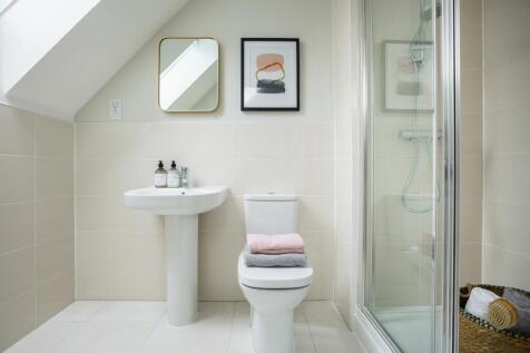 En suite to the main bedroom