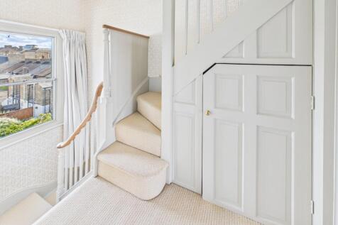 CAM02545G0-PR0486-STILL038