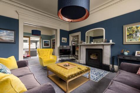 6 bed, 4 bath Detached in Edinburgh - Photo 8