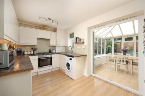 36 Roberston Drive 17.JPG