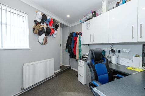 19 Abbots Way_20.JPG