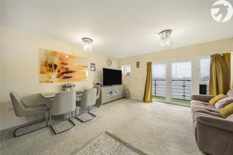 Lounge/Dining Area