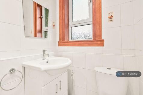 3-bed flat on Larchfield Avenues, Glasgow, G14, £1,395/mo