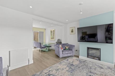 24 Arundel Road, HP12 4NE-8.jpg