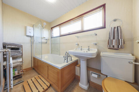 Bathroom T202505011529.jpg