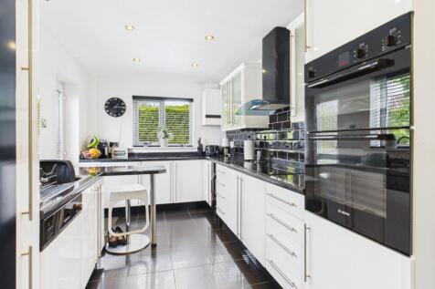 CAM03729G0-PR0056-STILL017