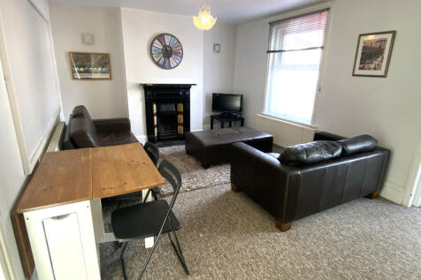 Lounge 1.JPG