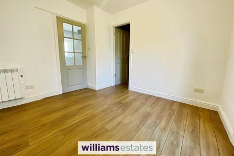 Sitting Room/ Bedroom 4