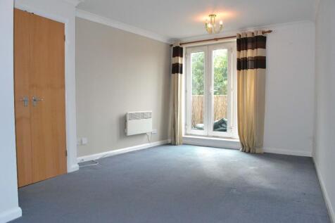 Station Road, Broxbourne, Hertfordshire, EN10 photo 3