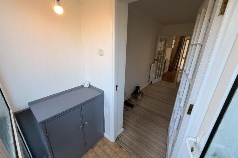 Grasscroft, NORTHAMPTON photo 2