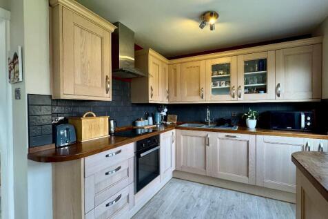 Fully fitted kitchen