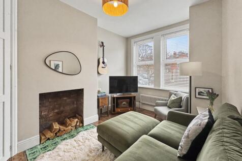 2 bed, 1 bath Terraced in Manchester - Photo 9