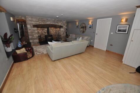 Open plan lounge/dining/family room