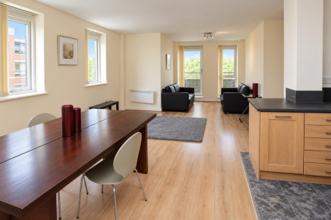 2-bed flat on Aspect 14, Elmwood Lane, £1,150/mo