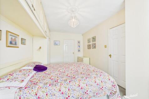 CAM02773G0-PR0304-STILL032