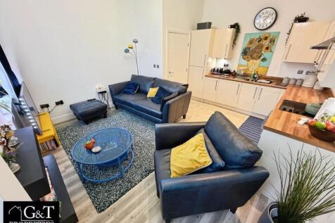 OPEN LOUNGE/DINER