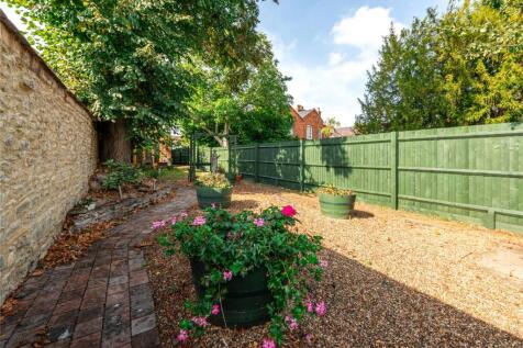 High Street, Olney, Buckinghamshire, MK46 photo 3