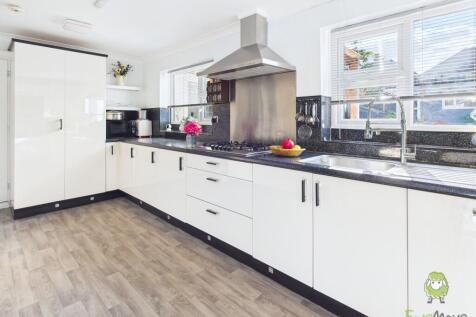 CAM01543G0-PR0159-STILL033