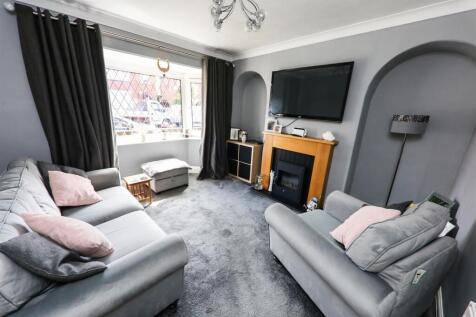 FRONT FACING LOUNGE