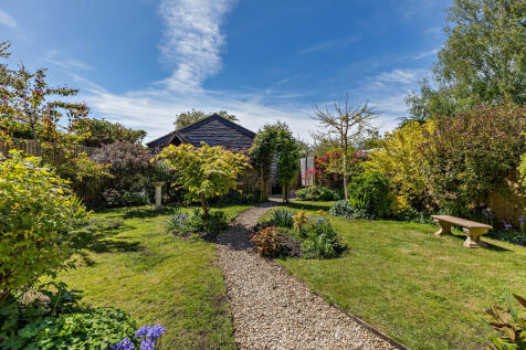 8594323-exterior2...