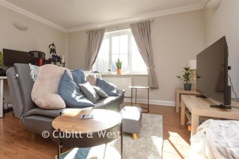 Lounge/Dining Area