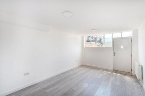 Arras Avenue, Morden, Surrey, SM4 photo 3