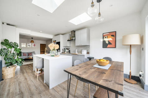 Kitchen/Dining Area