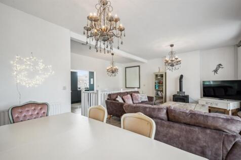 Dining area to lounge and kitchen.jpg