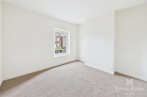 Hough Lane, Wombwell, Barnsley, S73 photo 4