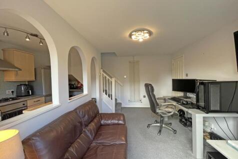Castle Carey Gardens 3 - Living Room Front.jpg