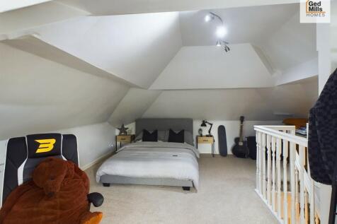 LOFT ROOM 