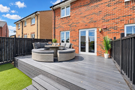 decking in rear garden