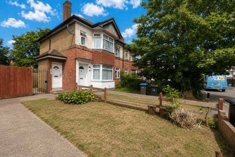 2 BEDROOM MAISONETTE WITH GARDEN