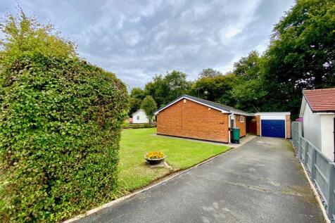 Front Elevation/Driveway