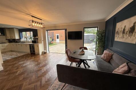 Kitchen/Dining Area
