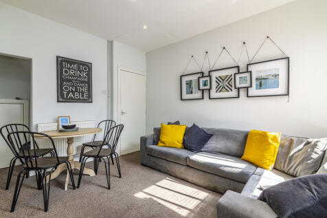 4-bed terraced on 4 Bed // 2 Bath // Thesiger Street // Aug 2027, £455/mo