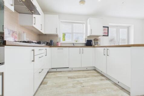 CAM03729G0-PR0193-STILL027