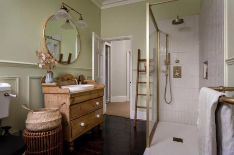 69 - Oakley House - GL5 5PQ - Web.jpg