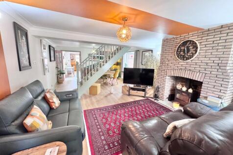 Lounge/ Dining Area
