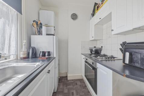 Flat 3. 83 Central Parade (16).jpg