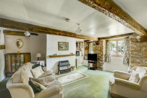 Lounge/Diner with original beams