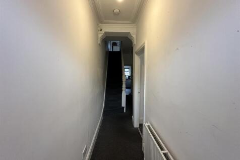 11ar.hallway.jpg