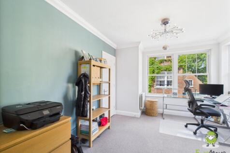 CAM03778G0-PR0241-STILL035