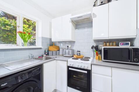 CAM01909G0-PR0477-STILL003