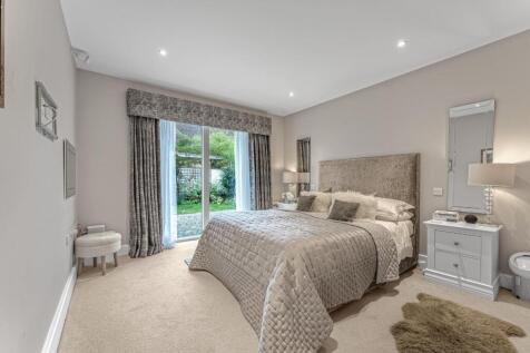 GROUND FLOOR MASTER SUITE i.jpg