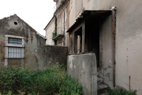 Charming Building, Estrela