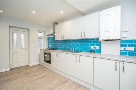Blackburn Avenue, Claregate photo 4