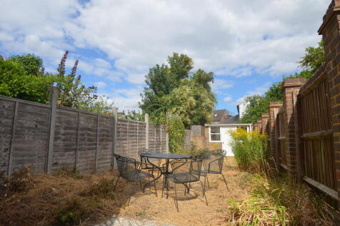 Alexandra Road, Englefield Green photo 3